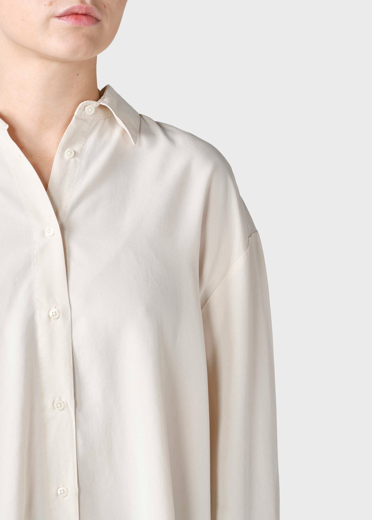 Klitmøller Collective ApS Ofelia lyocell shirt Shirts Pastel sand