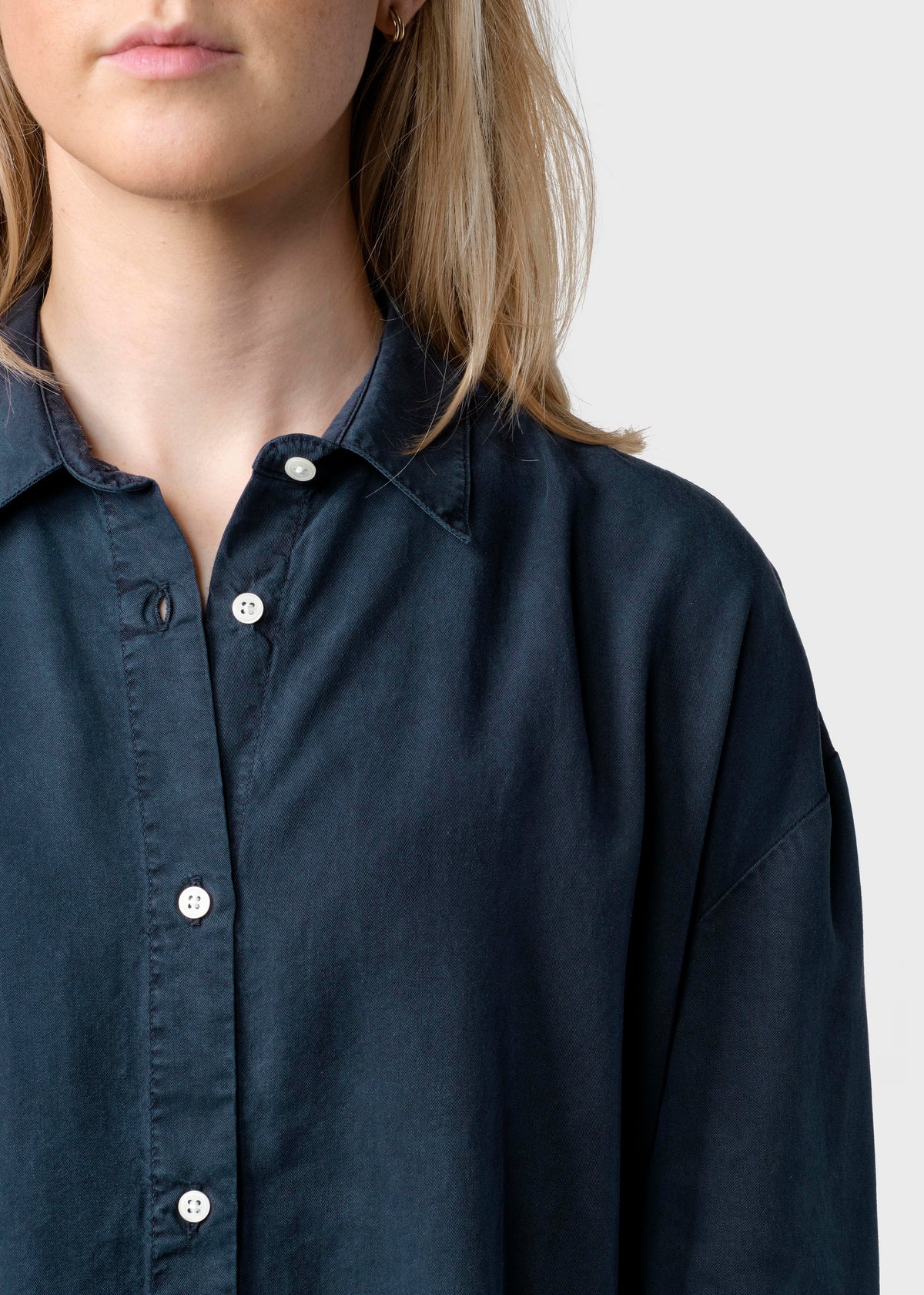 Klitmøller Collective ApS Ofelia lyocell shirt Shirts Navy