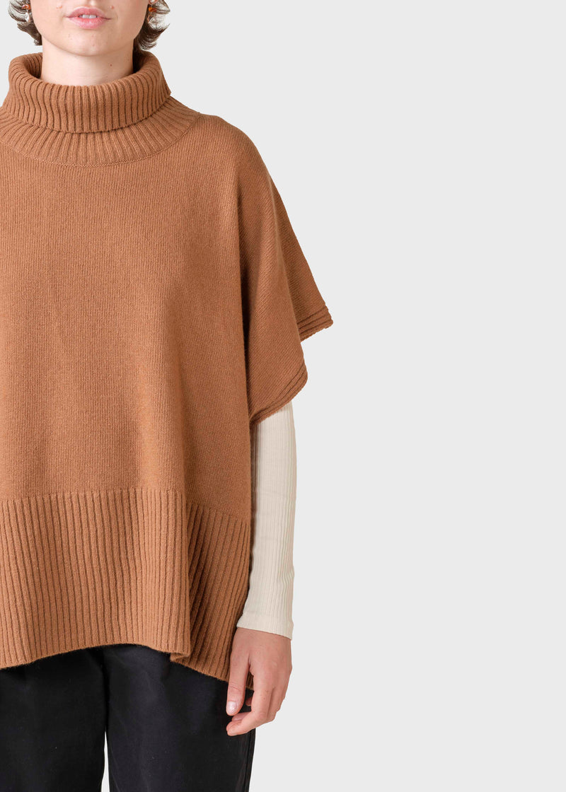 Klitmøller Collective ApS Alba knit poncho Knitted sweaters Camel