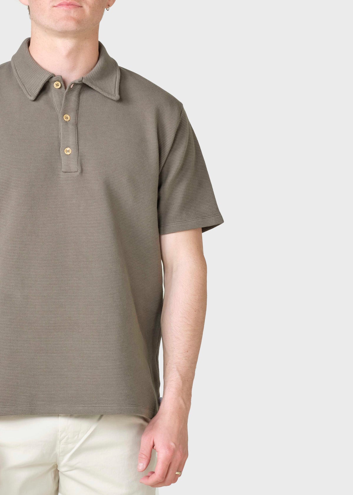 Klitmøller Collective ApS Banks polo tee OCS T-Shirts Taupe