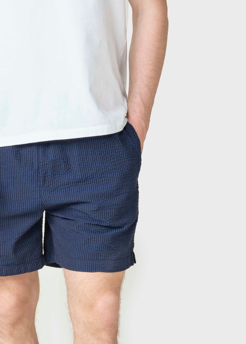 Klitmøller Collective ApS Bertram seersucker shorts  Walkshorts White/navy/ocean overdye