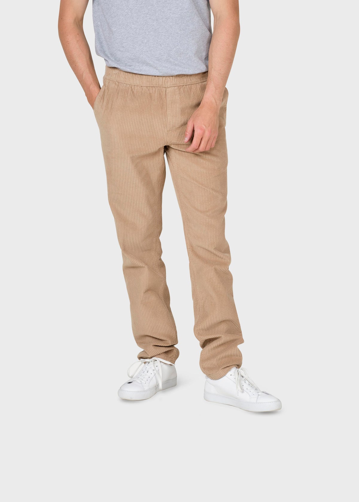 Klitmøller Collective ApS Elliot jumbo corduroy chino Pants Sand