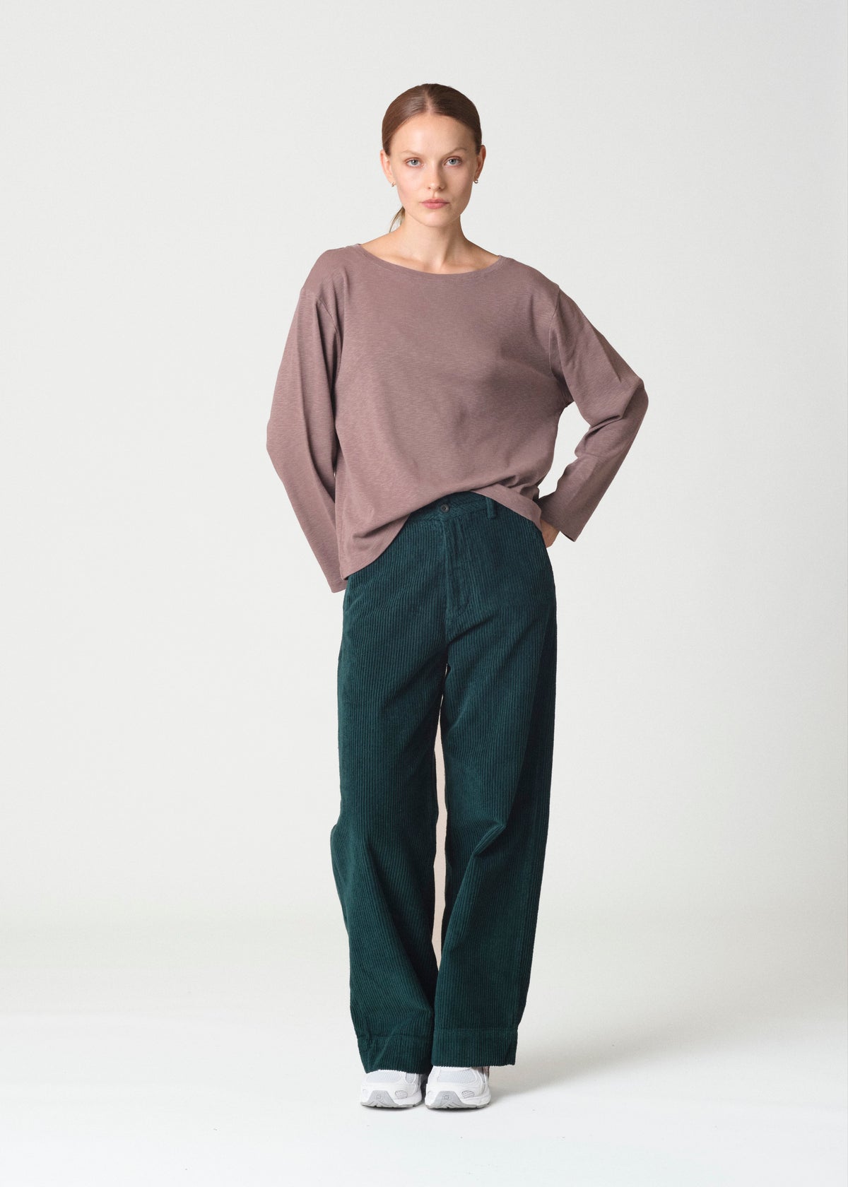 Klitmøller Collective ApS Mila wide neck L/S tee OCS T-Shirts Taupe