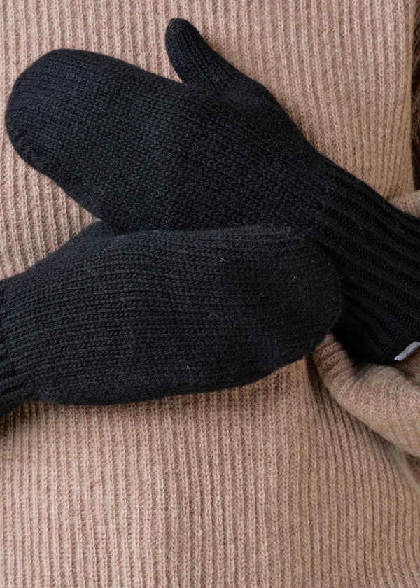 Klitmøller Collective ApS Mittens knit Accessories Black