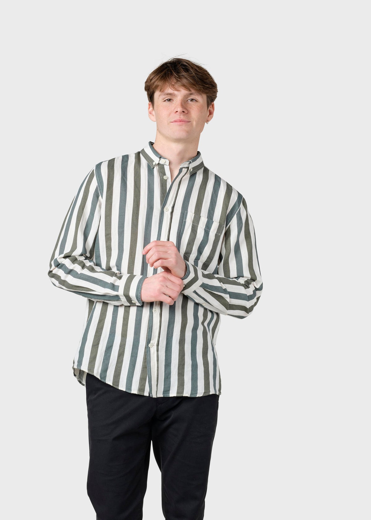 Klitmøller Collective ApS Valdis shirt Shirts Olive/moss green