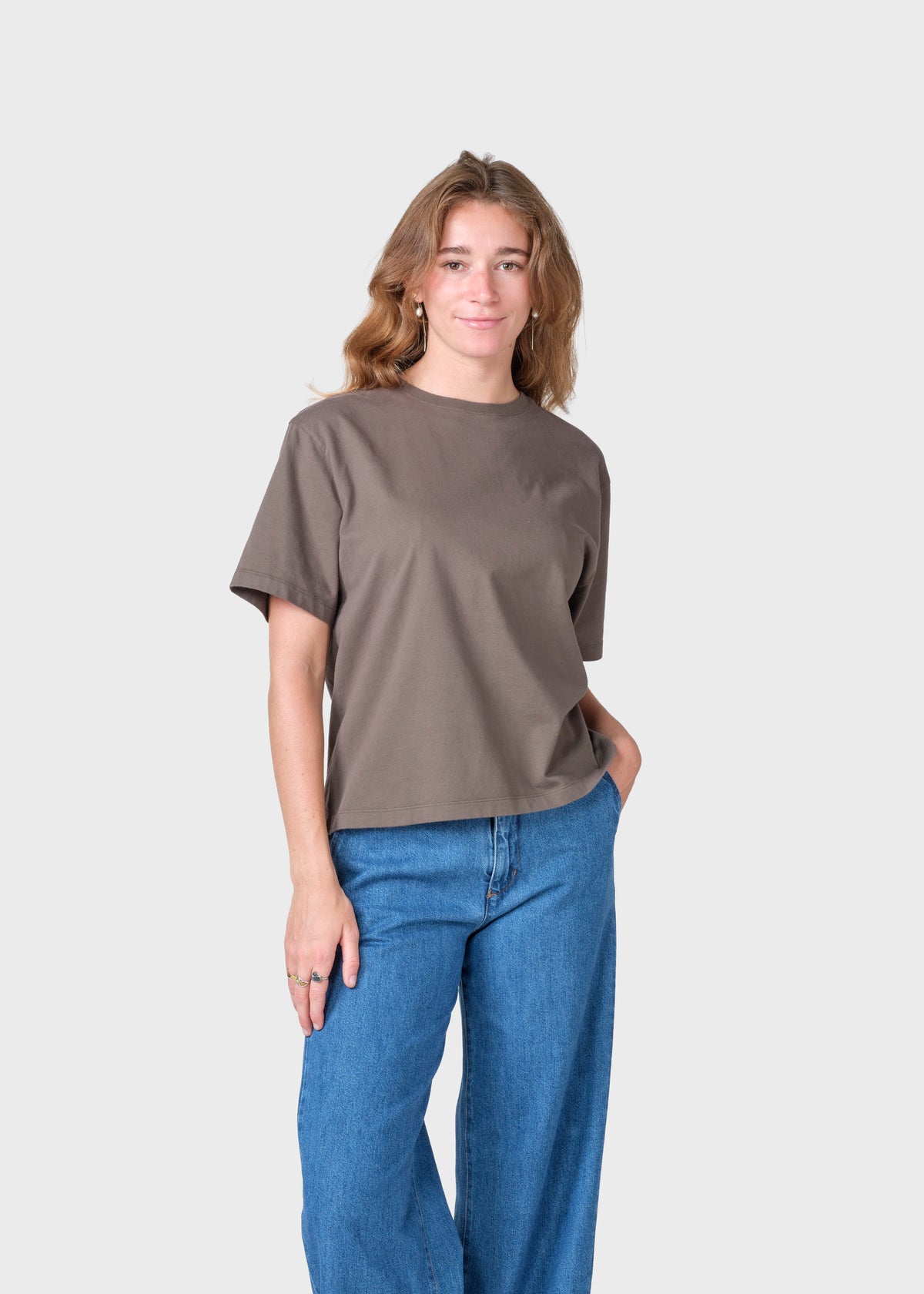 Klitmøller Collective ApS Womens boxy tee OCS T-Shirts Taupe